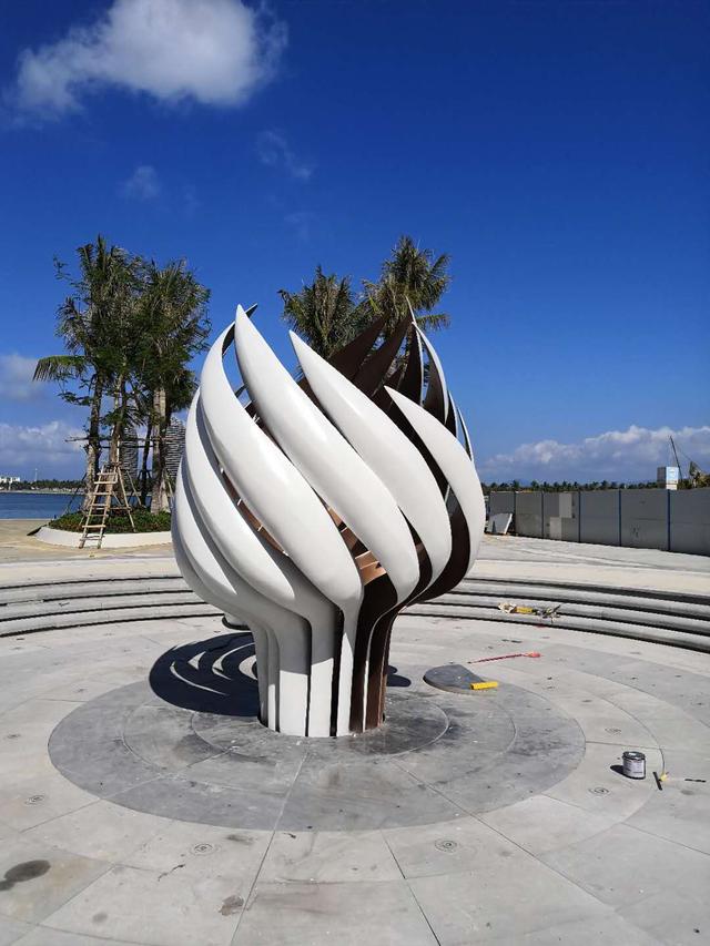 新時(shí)代商業(yè)空間藝術(shù)飾品在商業(yè)中心的作用